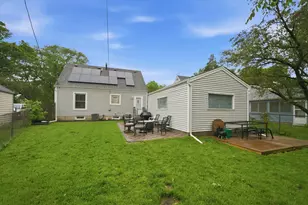 525 Sunset Dr, Elgin, IL 60123 - Photo 22