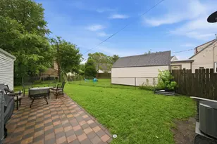 525 Sunset Dr, Elgin, IL 60123 - Photo 20