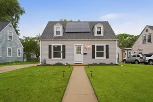 525 Sunset Dr, Elgin, IL 60123 - Photo 1