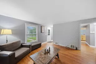 525 Sunset Dr, Elgin, IL 60123 - Photo 4