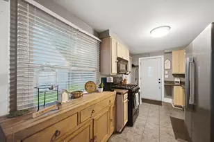 525 Sunset Dr, Elgin, IL 60123 - Photo 8