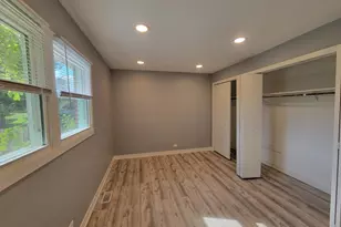 1001 E Callero Cir, Mount Prospect, IL 60056 - Photo 10