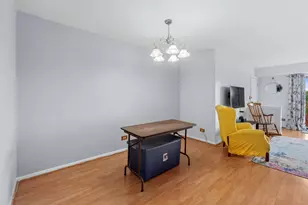 111 W Brandon Ct, Palatine, IL 60067 - Photo 6