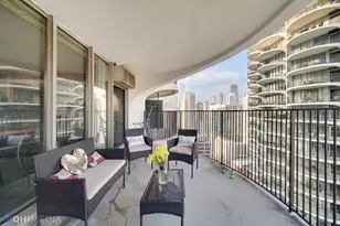 300 N State St, Chicago, IL 60654 - Photo 14