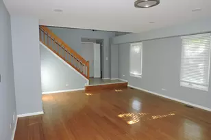 121 Hampton Ave, Westmont, IL 60559 - Photo 4