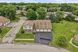 605 Crescenzo Ct, New Lenox, IL 60451 - Photo 2