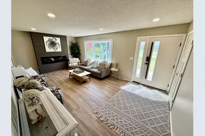 19402 Hahn Drive, Dekalb, IL 60115 - Photo 4