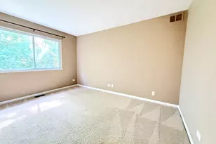 2307 Stoughton Dr, Aurora, IL 60502 - Photo 16