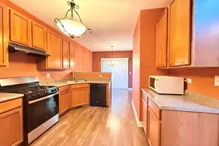 2307 Stoughton Dr, Aurora, IL 60502 - Photo 8