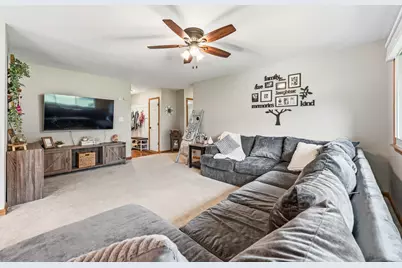927 E Sayles Drive, Palatine, IL 60074 - Photo 4