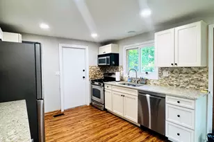 134 S Salem Dr, Schaumburg, IL 60193 - Photo 4