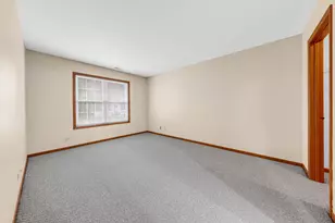 265 Yorkshire Ct, Gurnee, IL 60031 - Photo 4