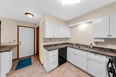 265 Yorkshire Court, Gurnee, IL 60031 - Photo 16