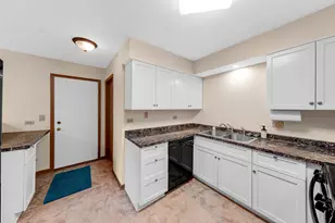 265 Yorkshire Ct, Gurnee, IL 60031 - Photo 16