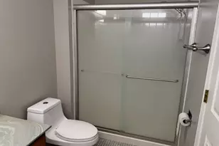 2404 Kenmore Ct, Schaumburg, IL 60193 - Photo 18