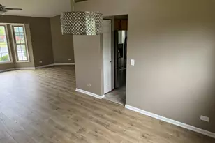 2404 Kenmore Ct, Schaumburg, IL 60193 - Photo 8