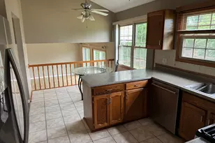 2404 Kenmore Ct, Schaumburg, IL 60193 - Photo 10