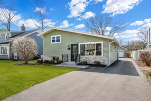 646 W Babcock Ave, Elmhurst, IL 60126 - Photo 2