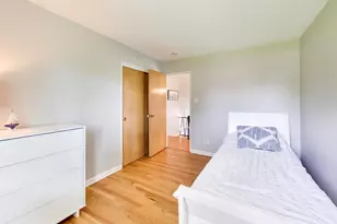 586 E Park Ave, Elmhurst, IL 60126 - Photo 16