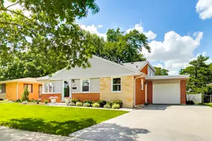586 E Park Ave, Elmhurst, IL 60126 - Photo 1