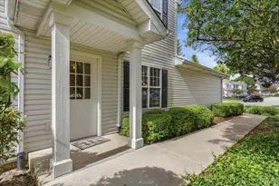 2471 Stoughton Cir, Aurora, IL 60502 - Photo 2
