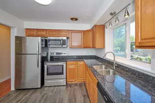 9027 Kenton Ave, Skokie, IL 60076 - Photo 8
