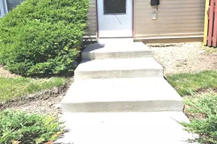 1751 Queensbury Cir, Hoffman Estates, IL 60169 - Photo 2