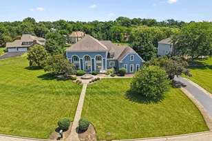 6605 Oakwood Manor Dr, Crystal Lake, IL 60012 - Photo 1