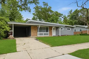 463 Shabbona Dr, Park Forest, IL 60466 - Photo 2