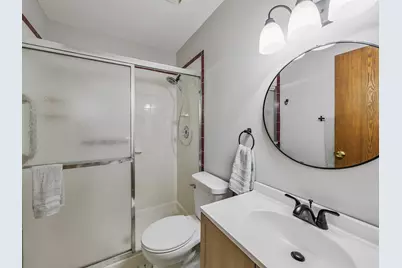 7061 Yorkshire Drive, Woodridge, IL 60517 - Photo 14