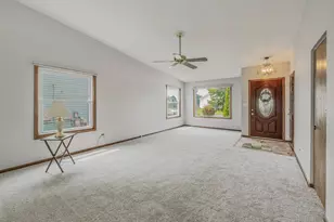 7061 Yorkshire Dr, Woodridge, IL 60517 - Photo 10