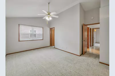7061 Yorkshire Drive, Woodridge, IL 60517 - Photo 12
