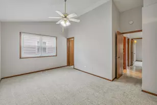 7061 Yorkshire Dr, Woodridge, IL 60517 - Photo 12