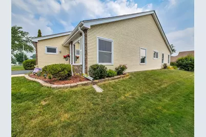 7061 Yorkshire Drive, Woodridge, IL 60517 - Photo 16