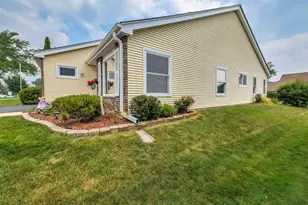 7061 Yorkshire Dr, Woodridge, IL 60517 - Photo 16