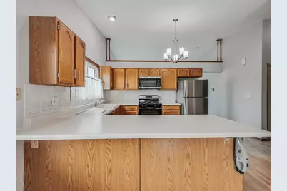 7061 Yorkshire Drive, Woodridge, IL 60517 - Photo 4
