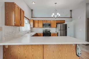 7061 Yorkshire Dr, Woodridge, IL 60517 - Photo 4