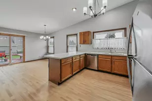 7061 Yorkshire Dr, Woodridge, IL 60517 - Photo 6