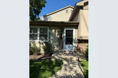 136 Brookwood Court, Vernon Hills, IL 60061 - Photo 2