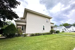 302 S Vermillion St, Streator, IL 61364 - Photo 2