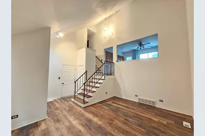 571 White Birch Road, Lindenhurst, IL 60046 - Photo 2