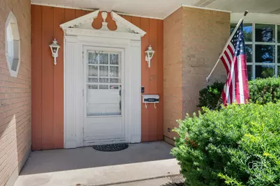 877 N Fordham Avenue, Aurora, IL 60506 - Photo 2