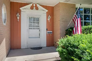 877 N Fordham Ave, Aurora, IL 60506 - Photo 2