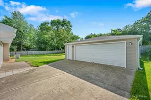 1420 Cooper Rd, Hoffman Estates, IL 60169 - Photo 12