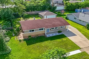 1420 Cooper Rd, Hoffman Estates, IL 60169 - Photo 8