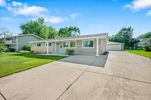 1420 Cooper Rd, Hoffman Estates, IL 60169 - Photo 4