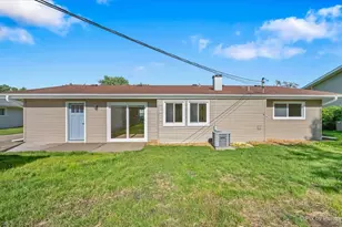 1420 Cooper Rd, Hoffman Estates, IL 60169 - Photo 6
