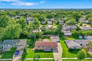 1420 Cooper Rd, Hoffman Estates, IL 60169 - Photo 10