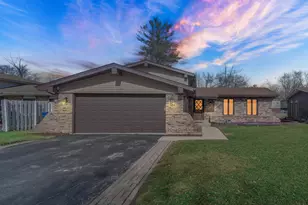 1124 Jamie Ln, Homewood, IL 60430 - Photo 1
