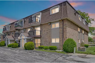 10430 Ridgeland Avenue #6, Chicago Ridge, IL 60415 - Photo 1